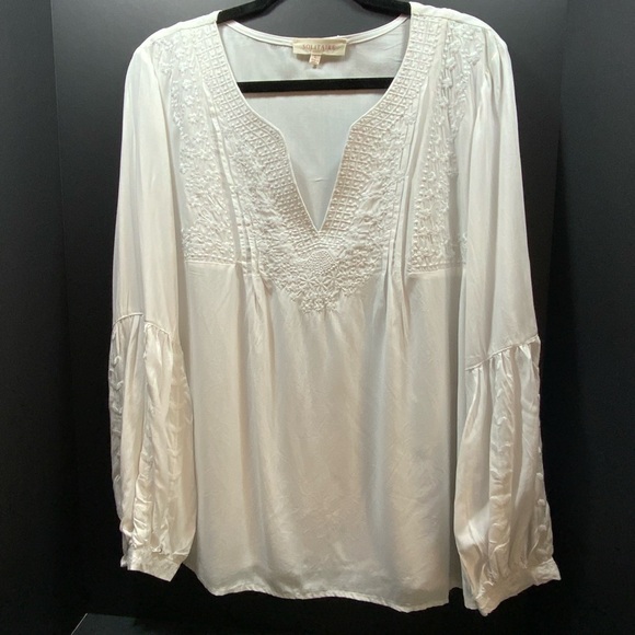 Solitaire Ivory Embroidered Blouse - Picture 2 of 5